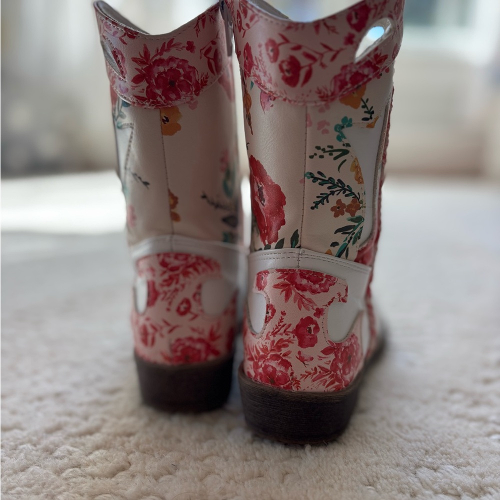SweetHoney Floral White Cowboy Boots - Picture 4 of 8